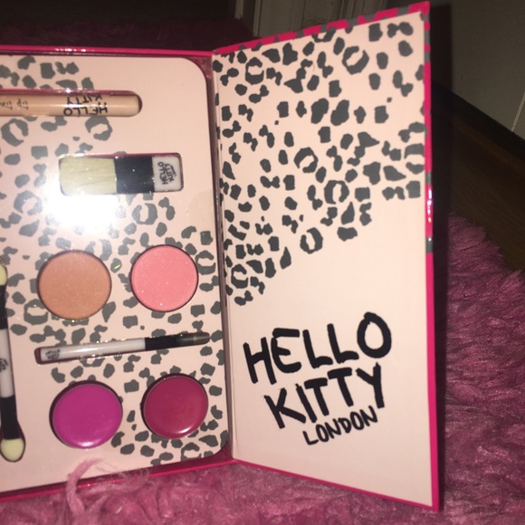 From London: Hello Kitty Party Face Palette - Picture 6 of 8